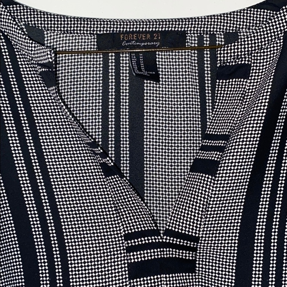 Patterned top - Picture 3 of 5